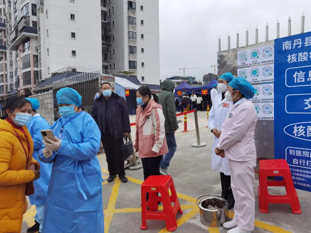 勇毅前行——南丹县人民医院紧急搭建临时核酸检测点为健康返岗复工护航！