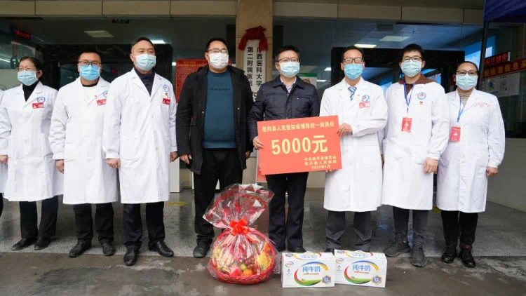 慰问送真情 关怀暖人心——县长吴贞儒等县领导到我院慰问一线医护人员