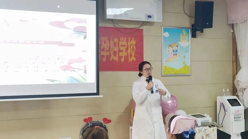 南丹县人民医院孕妇学校举行“遇见你 遇见爱”情人节活动